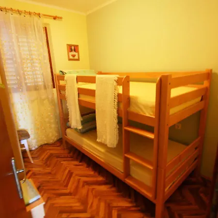 Apartment Viki *