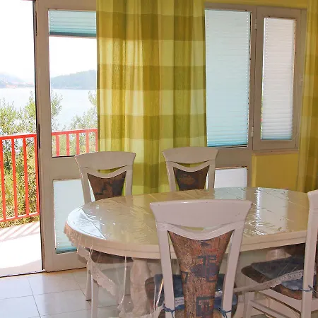 Viki Apartment *